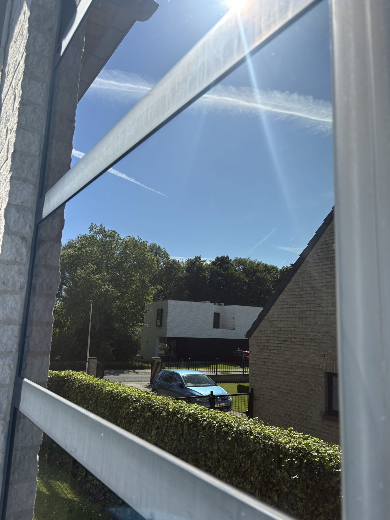 Reflectie in een raam tijdens een raamreinigingsproject van TX Service